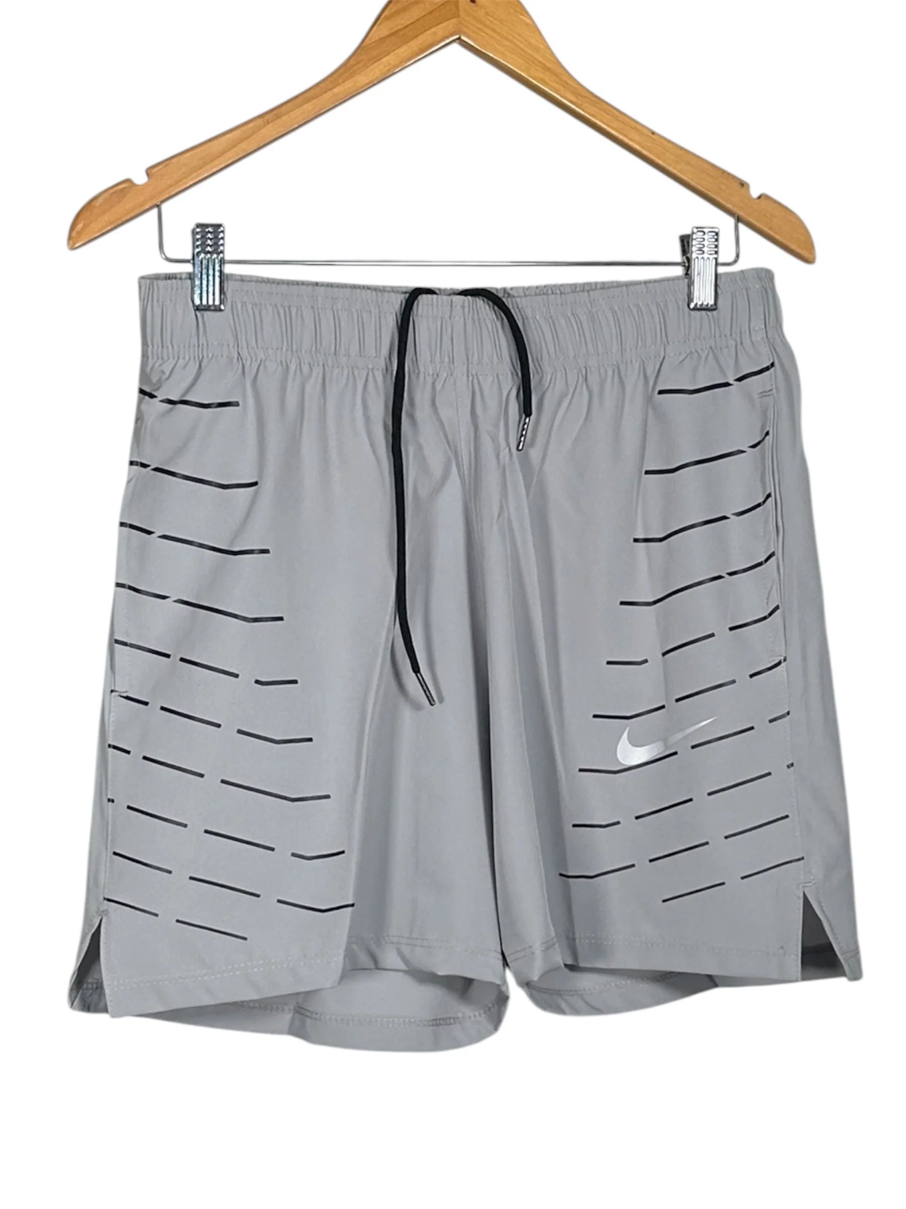 Short Nike rayas