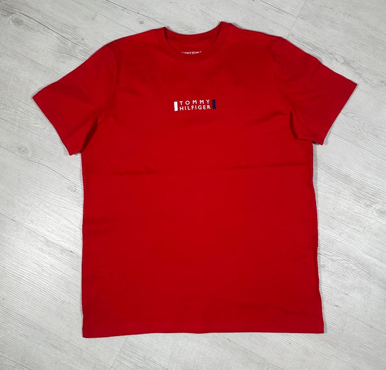 Camiseta Esencial Tommy Hilfiger